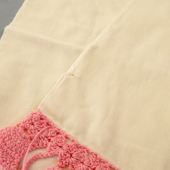 VTG 50's 60's Pair / Set Pillowcases with Pink Crochet Detail - Picture 4 of 5